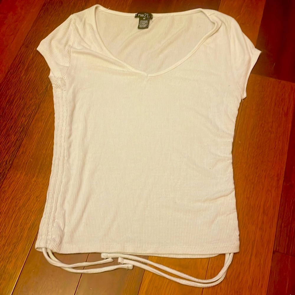 i am selling a shirt, it is white, great quality!